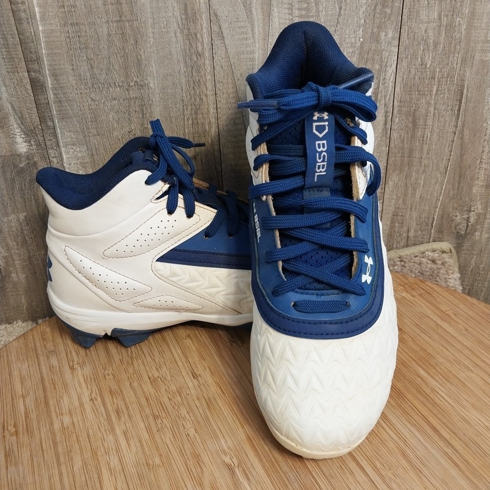 Under Armour Leadoff Mid Cleats 3.5 youth Blue/ White Good Condition - Picture 2 of 14